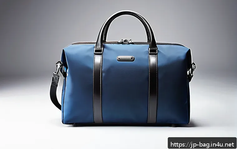 보스턴백 추천  샘소나이트 vs 아메리칸 투어리스터 - A sleek and sophisticated business travel Boston bag by Samsonite, crafted from durable polycarbonat...